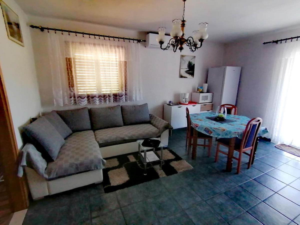 Apartman Canaki Splitska Exterior foto